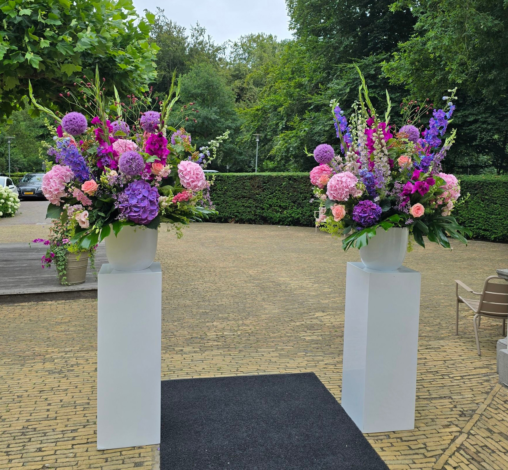 Bloemstuk in luxe pot , in kleur naar keuze blz. 33