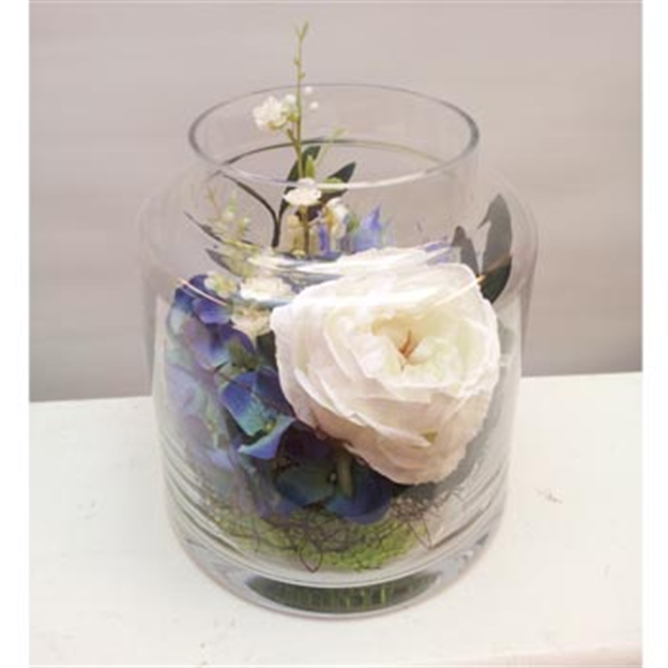 Zijdenbloemen in glasvaas