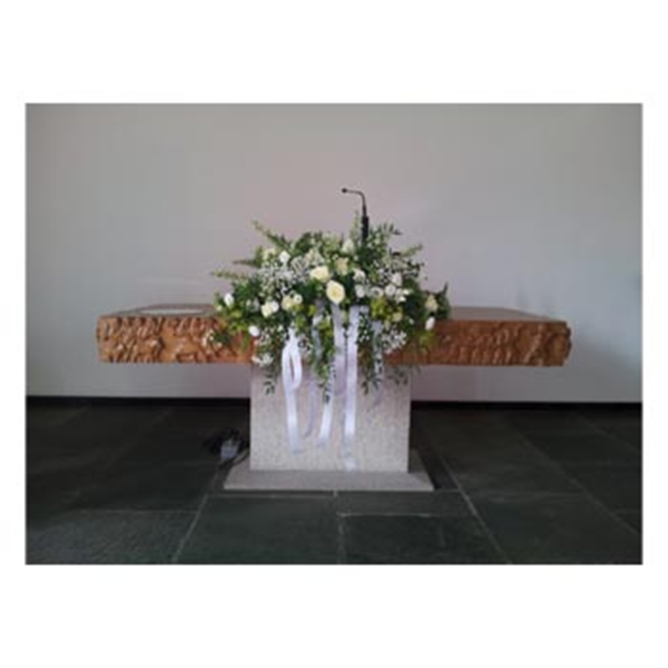 nr 75  Altaartafel bloemstuk