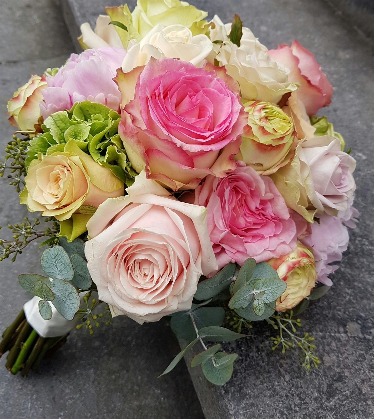 Handgebonden bruidsboeket